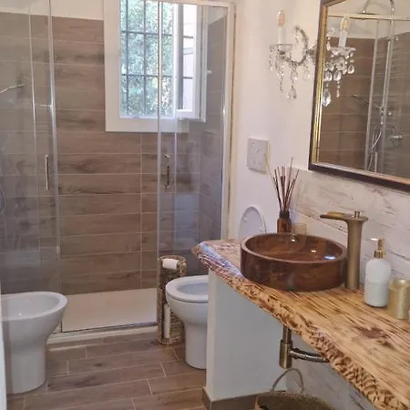 Holiday home Minimal Chic House Fast Wi-fi, Private Garden & Free Parking *