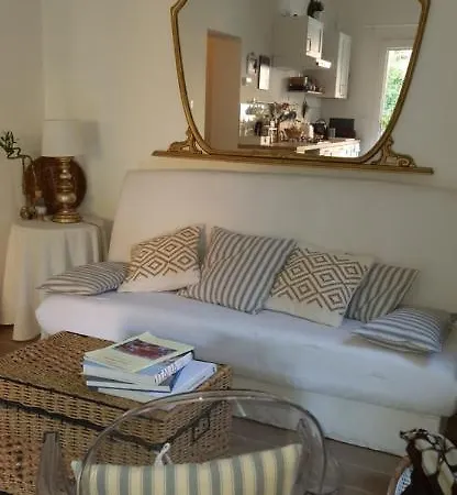 Holiday home Minimal Chic House Fast Wi-fi, Private Garden & Free Parking *