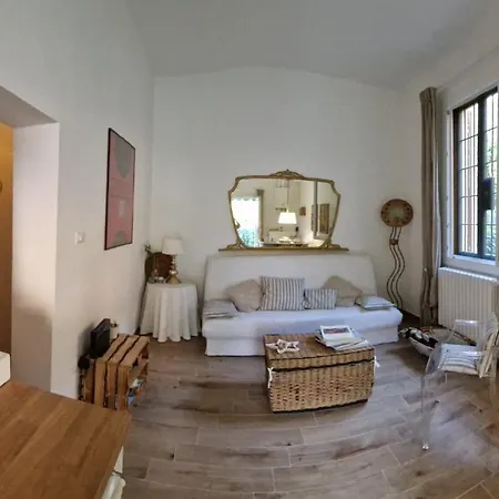 Ferienhaus Minimal Chic House Fast Wi-fi, Private Garden & Free Parking